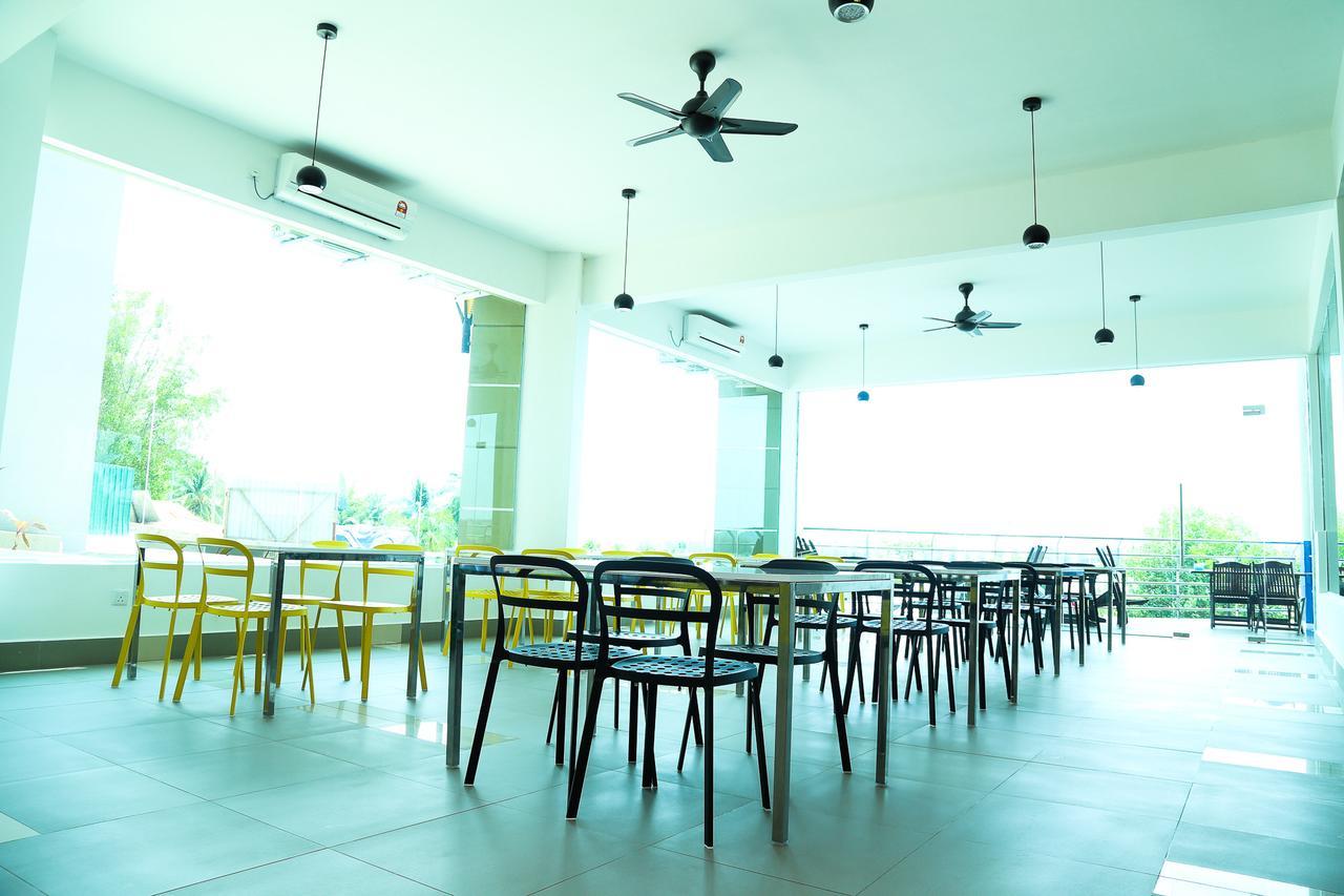 Marina Heights Resort Lumut Exterior foto